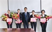 吴玉经总裁为集团销售冠军颁奖